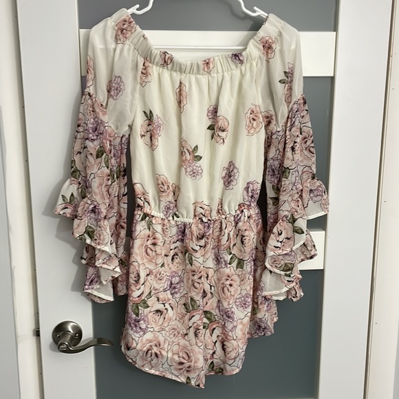 Nine of Blush Floral Romper Size S - Picture 5 of 7